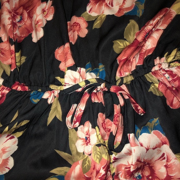 Floral Hollister Romper - Picture 4 of 5